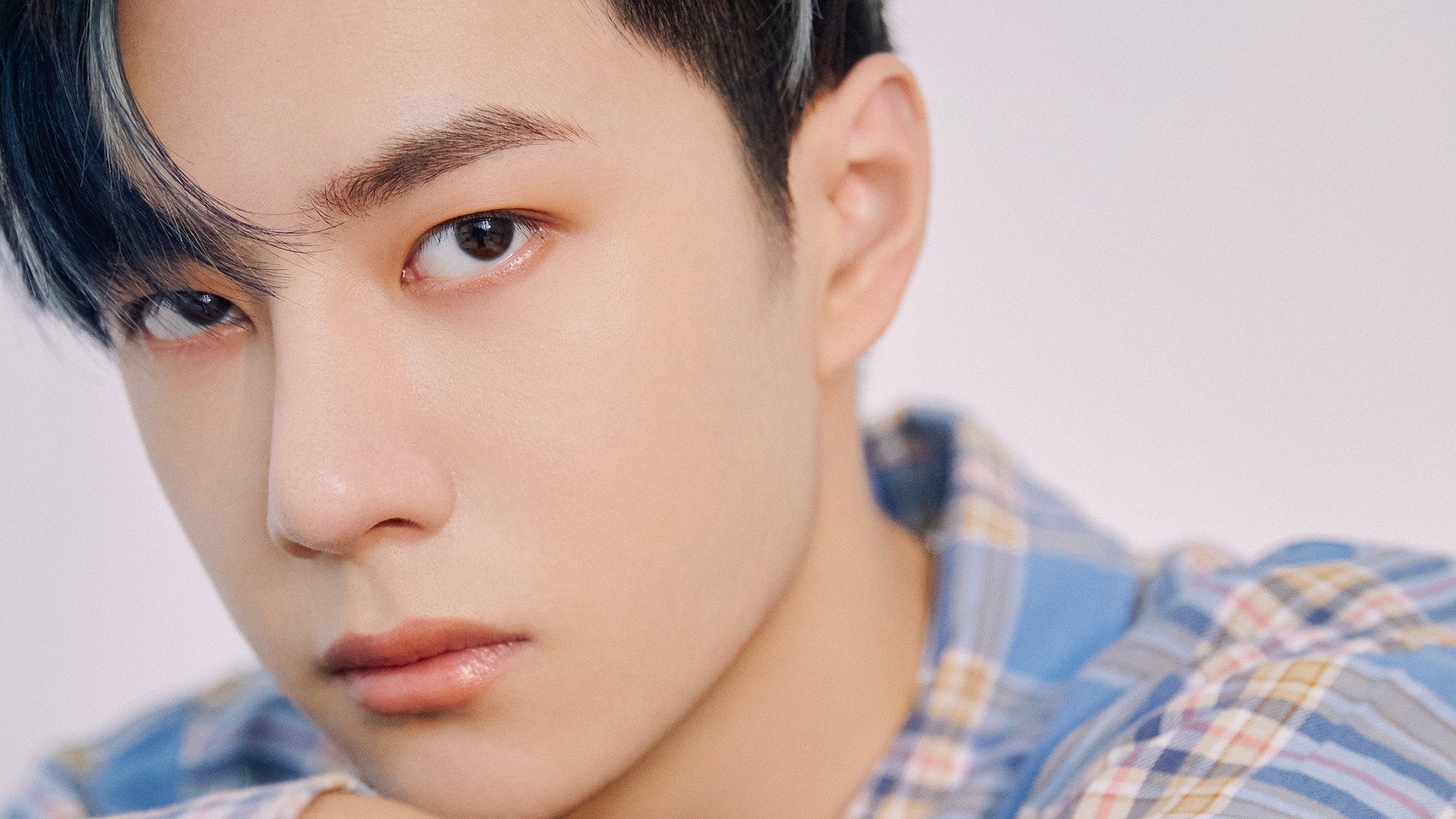 国内足球市场逐步壮大，产业链不断延伸，足球产业规模