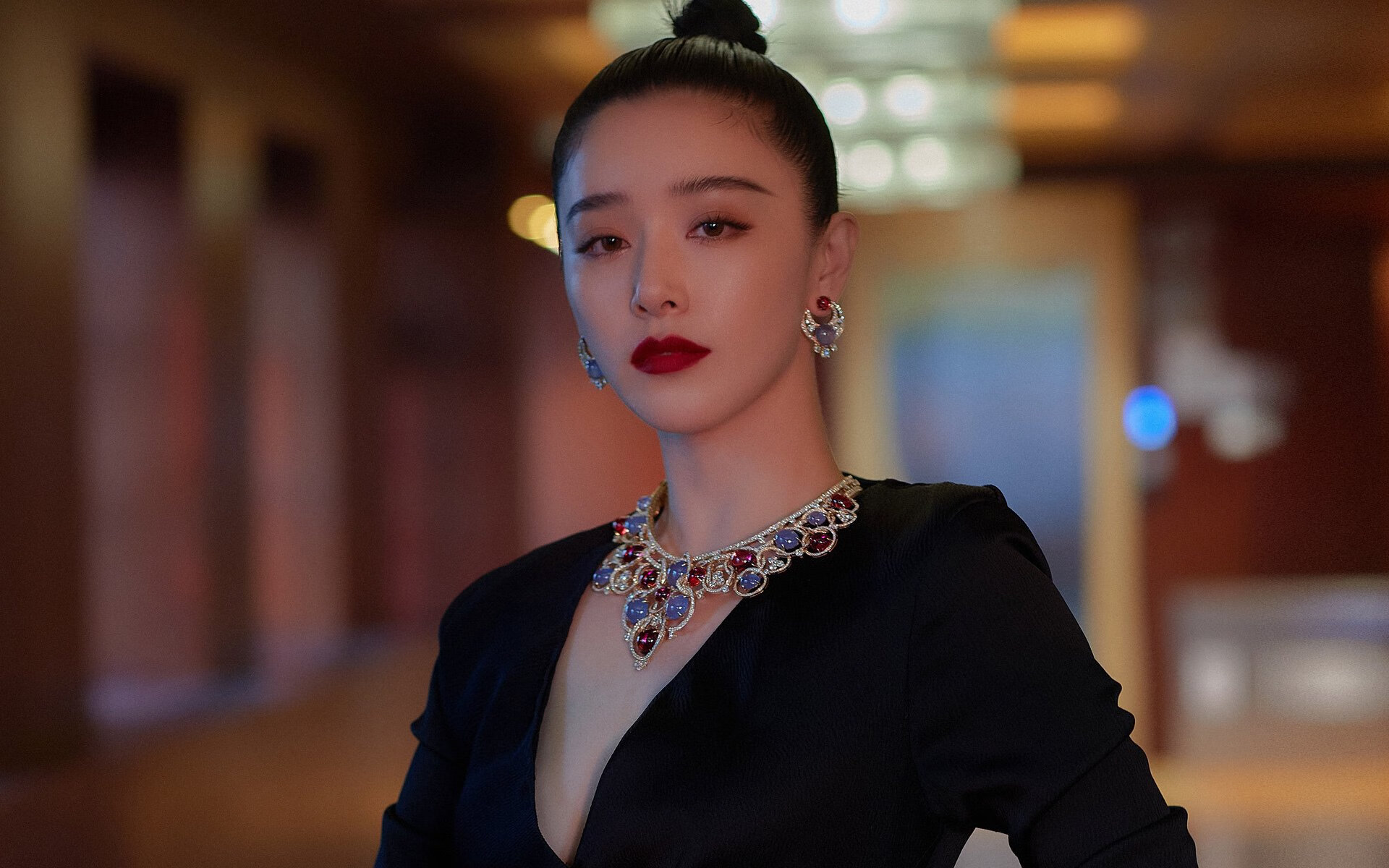 SPORTS-APP下载-强队实力横扫对手，场上战斗激烈令人目不转睛，强队对强队的成语