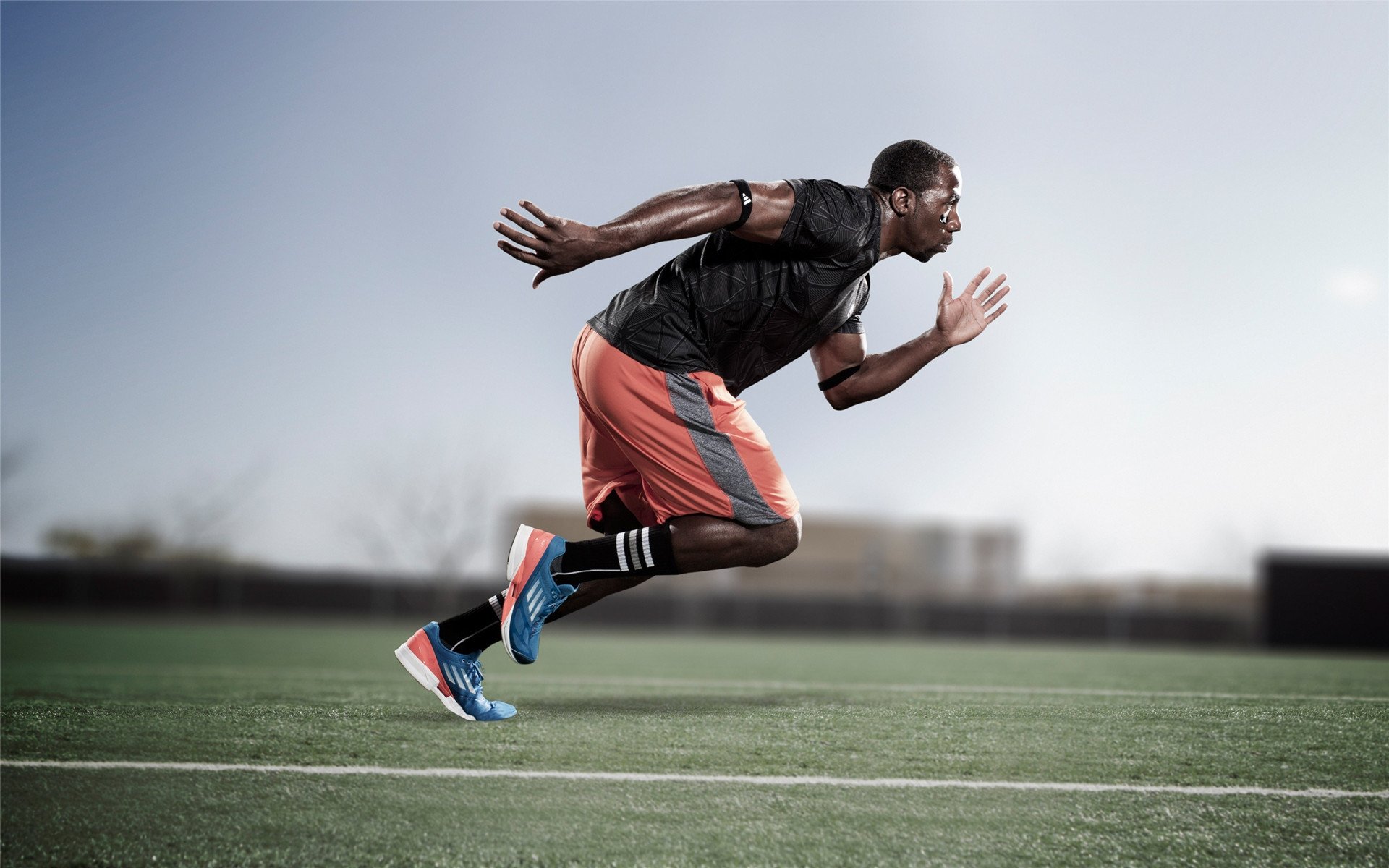 球员们在足球比赛中如何展现出团队合作的重要性?,踢足球团队合作