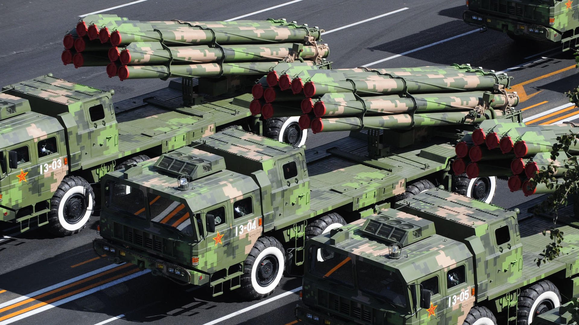 纷纷扰扰的场上战斗,队员拼搏拼杀,纷纷扰扰什么意思_