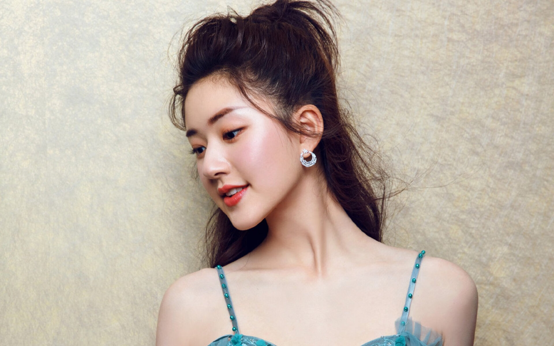 b体育娱乐-杨瀚森攻防两端持续进化引发媒体关注，杨瀚森身高