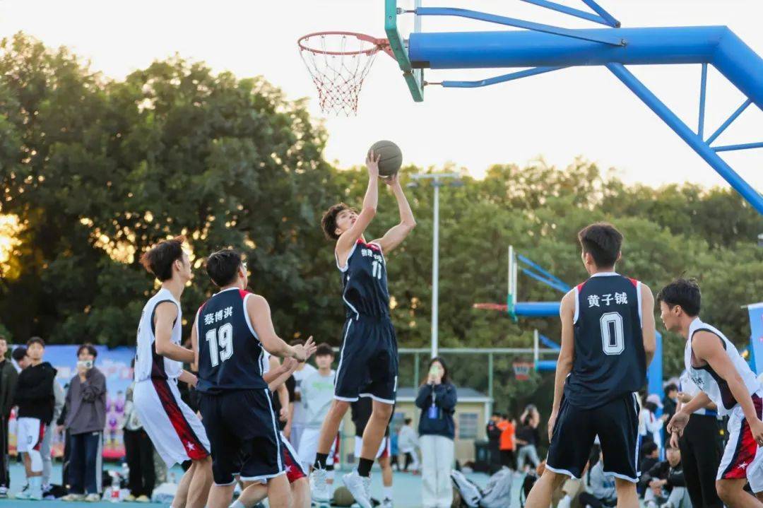 B体育:运动员的社会角色：在团体中发挥领导力的简单介绍