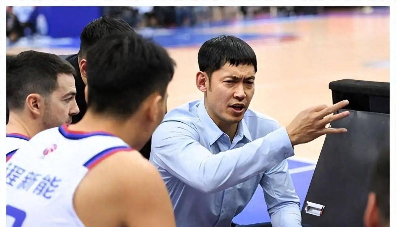 包含B体育平台:中超“金哨”执法引争议，球迷：这裁判是来搞笑的吗？的词条