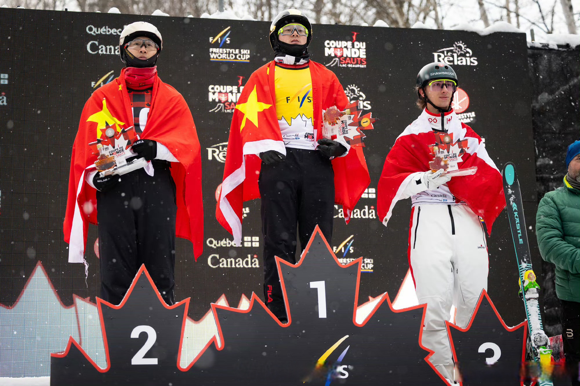 包含B体育:滑雪世界杯，各国选手雪上飞舞的词条