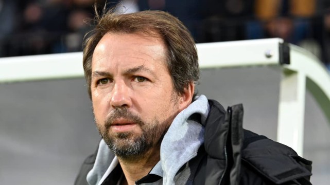 B体育官方网站：法甲沙托鲁的进攻风格与战术演变的简单介绍