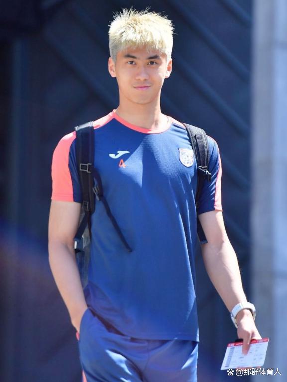 包含B体育平台:中国足球留洋“镀金”归来？球员：国外生活很苦，但工资很高！的词条