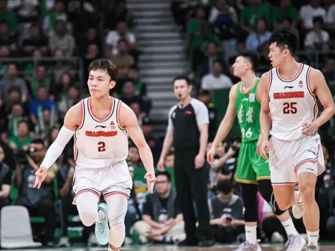 B体育官方网址：CBA外援与本土球员，携手共进共创辉煌的简单介绍