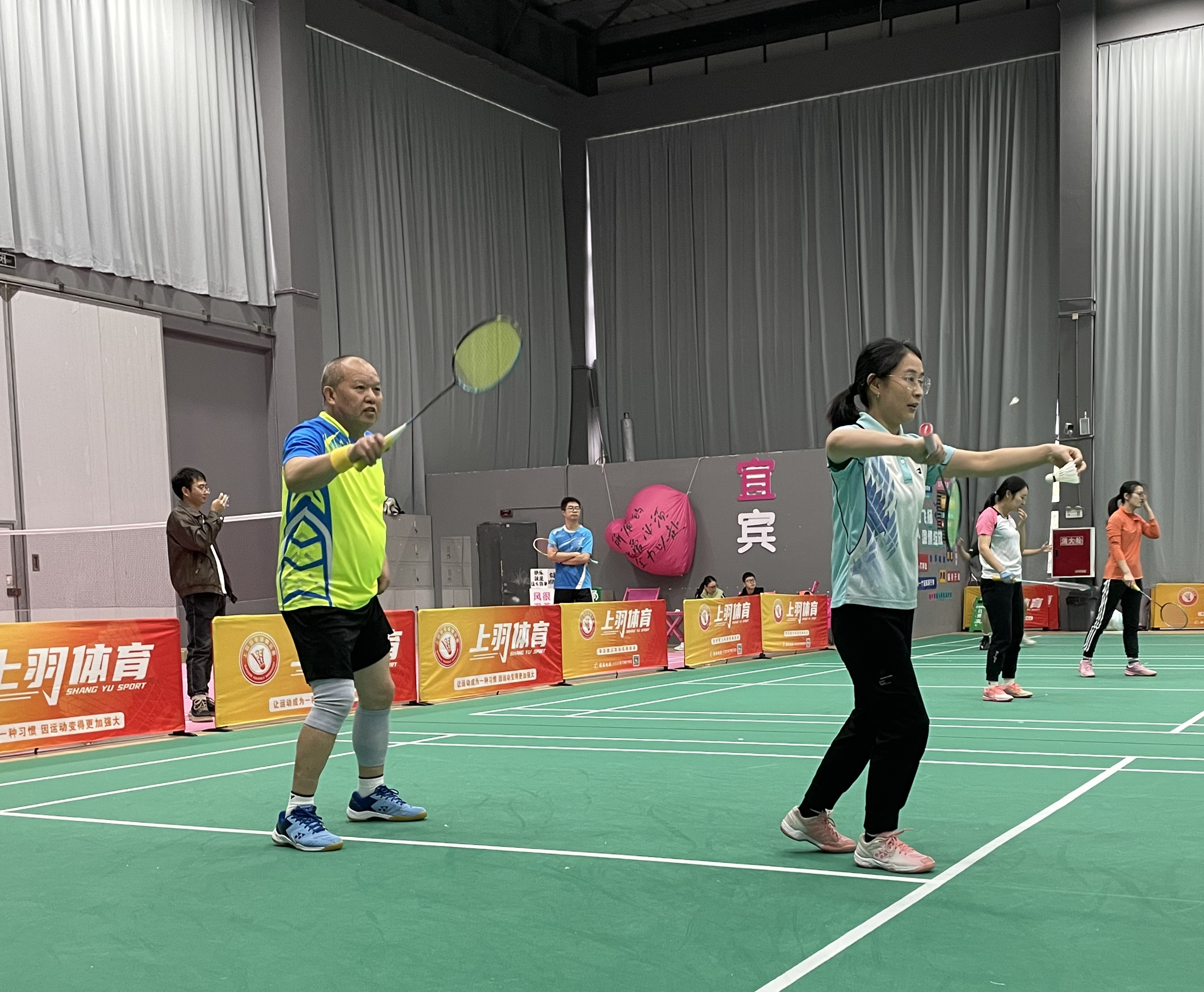 B体育:足球、篮球、排球、乒乓球、羽毛球，你最爱哪个？的简单介绍