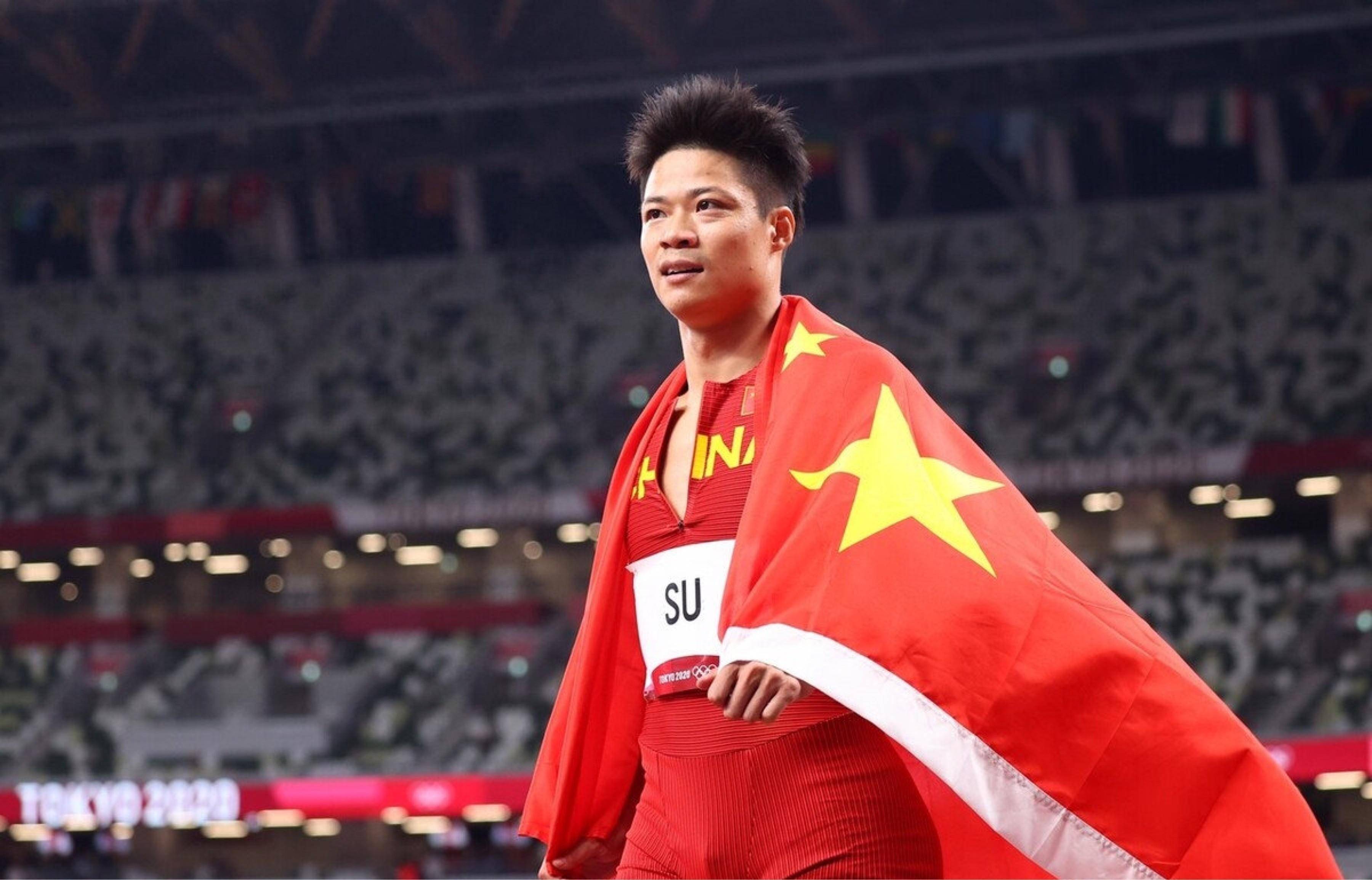 包含B体育:世界短跑赛的巅峰对决，激烈角逐让观众瞩目的词条