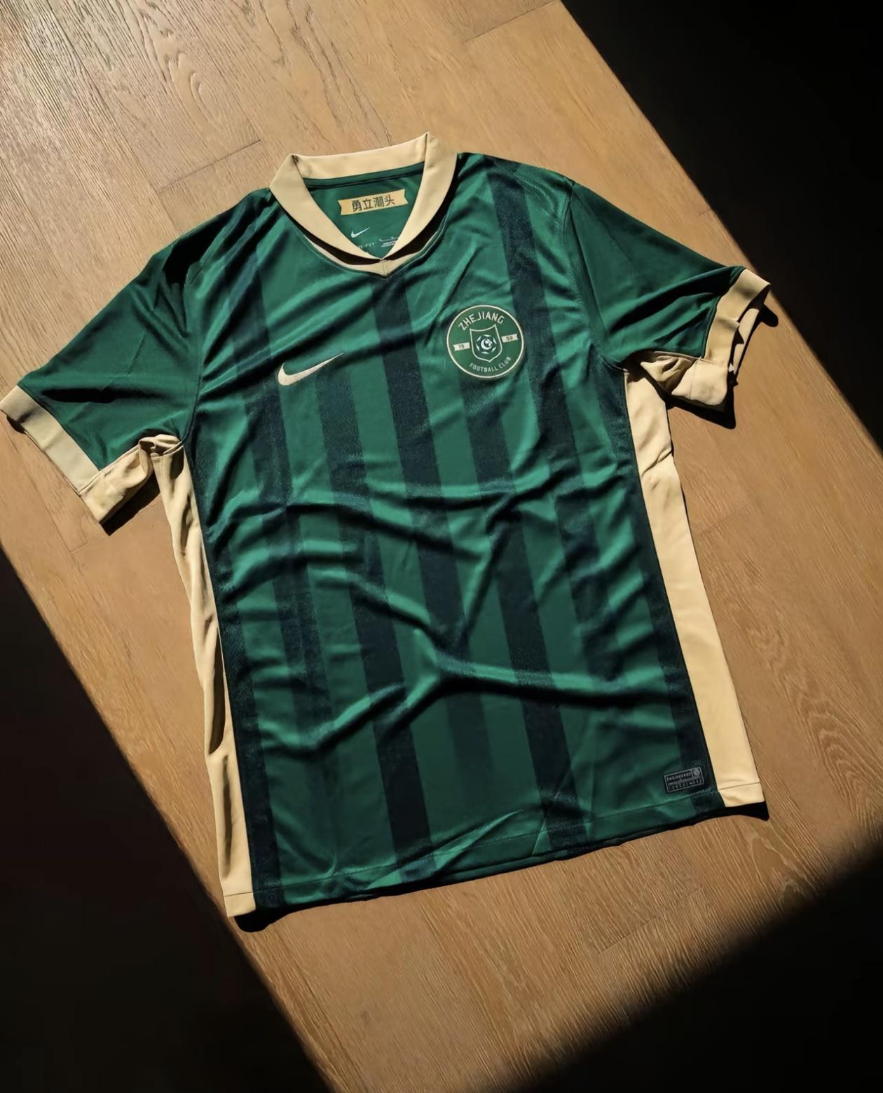 B体育在线登录入口-B体育平台:中超俱乐部发布新赛季球衣：设计时尚，科技感十足的简单介绍